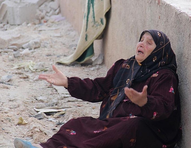 A Syrian woman reacts after her home were damaged by the Russian air strikes in Maasaran town, Idlib, Syria on 7 October, 2015 - See more at: http://www.middleeasteye.net/columns/war-islamic-state-new-cold-war-fiction-1608242142#sthash.9aRYNrdb.dpuf