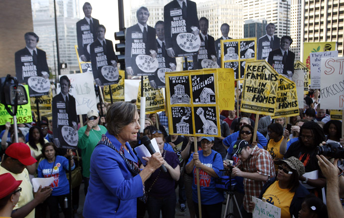 U.S. Representative Jan Schakowksy (D-IL) speaks to members of a coalition called "Stand up Chicago" protest outside the Mortgage Bankers Association's annual meeting in Chicago October 10, 2011. (Reuters/Frank Polich)