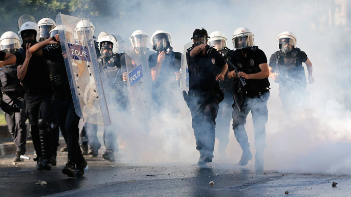 Riot police use tear gas to disperse the crowd during an anti-government protest in Istanbul June 1, 2013.(Reuters / Murad Sezer)