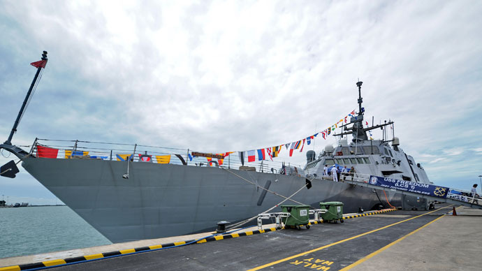USS Freedom is seen docked at Changi Naval Base where US Secretary of the Navy Ray Mabus visited in Singapore on May 11, 2013.(AFP Photo / Roslan Rahman)