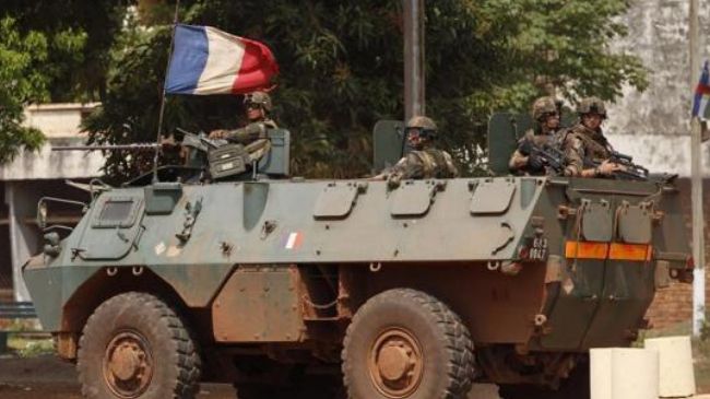 French soldiers patrol in their armoured personnel carrier (APC) during fighting in Bangui, Central African Republic, December 5, 2013.
