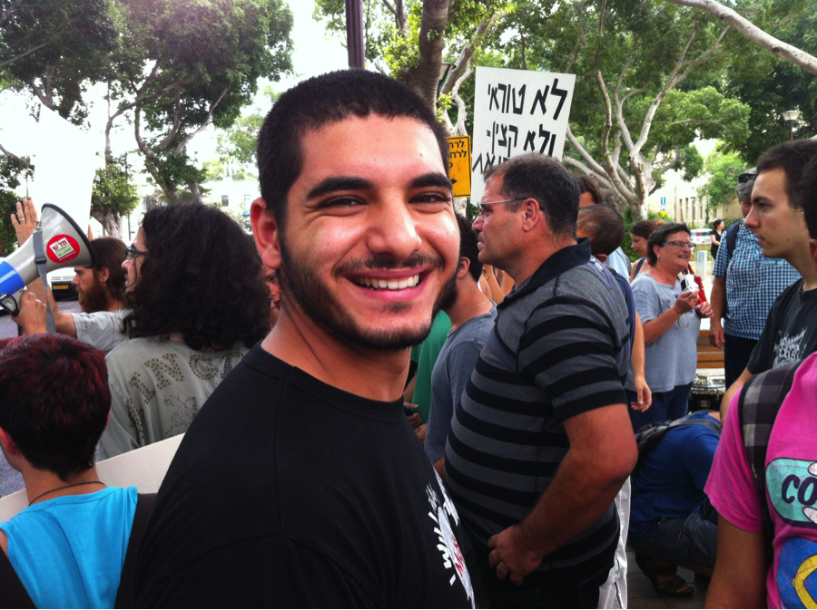 Omar Saad, a few months after his own release, lending support to Udi Segal.