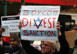 Demonstrators hold up signs during a BDS protest in Melbourne, Australia, in 2010. Wikimedia Commons/Takver (CC-BY-SA)